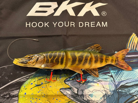 Savage Gear 4D Line Thru Pike van 48cm 820gr SS Striped Pike