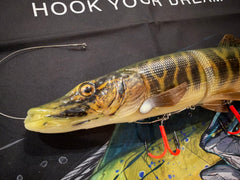 Savage Gear 4D Line Thru Pike van 48cm 820gr SS Striped Pike